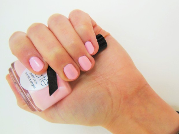 FreshBeautyFix-Ciate-Pink-Manicure