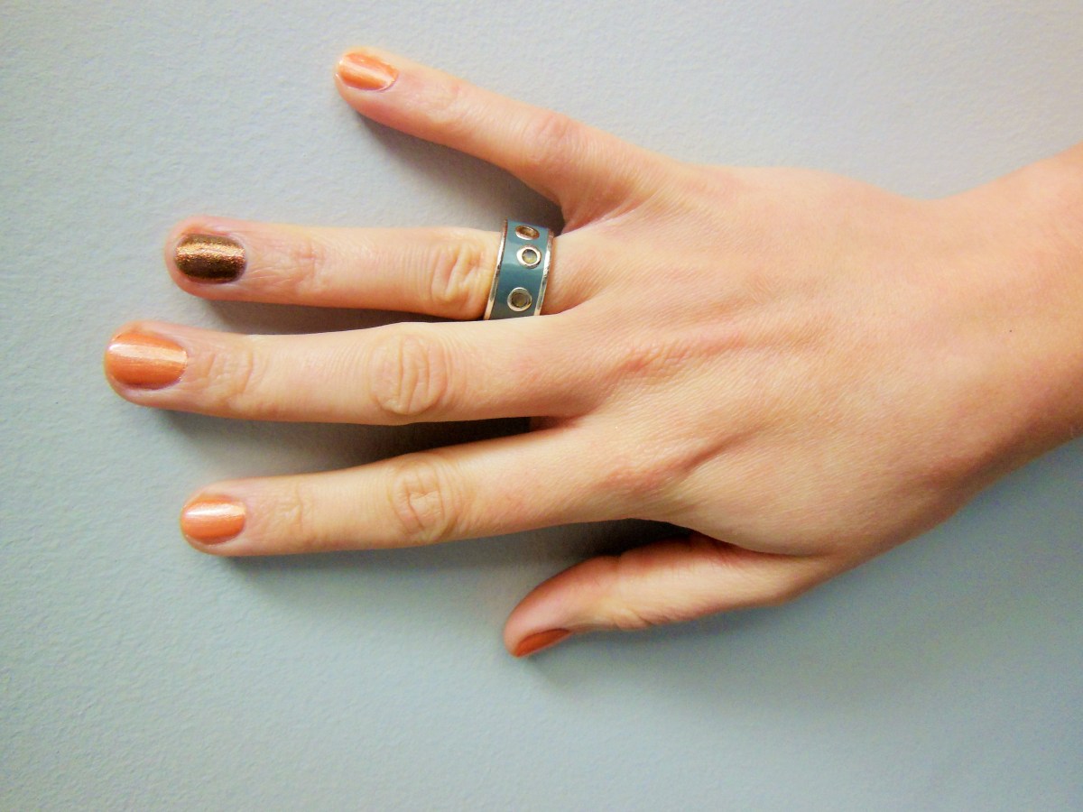 Organic Glam Nail Polish in Sweet Peach and Dorothy FreshBeautyFix