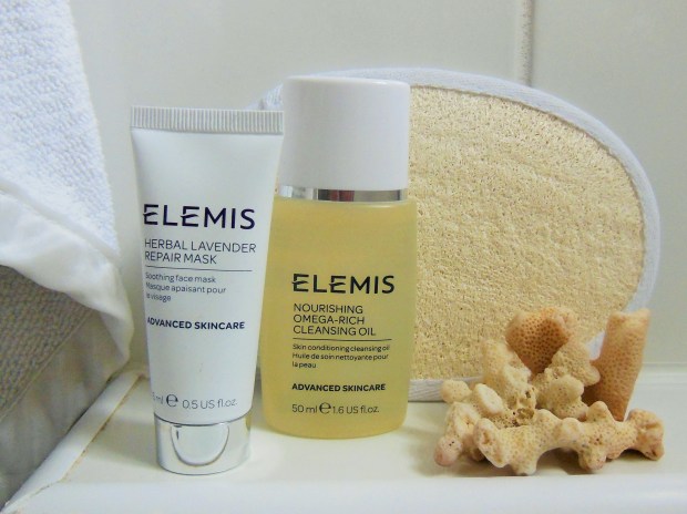 FreshBeautyFix-Travelbag-Elemis-Minis-bathroom