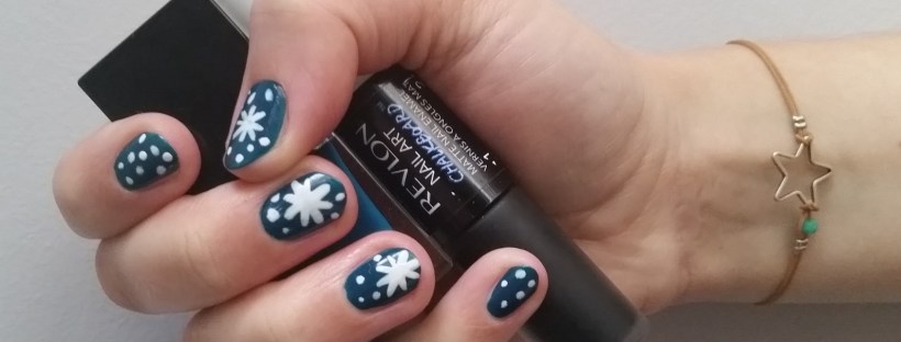 Let it snow manicure by FreshBeautyFix