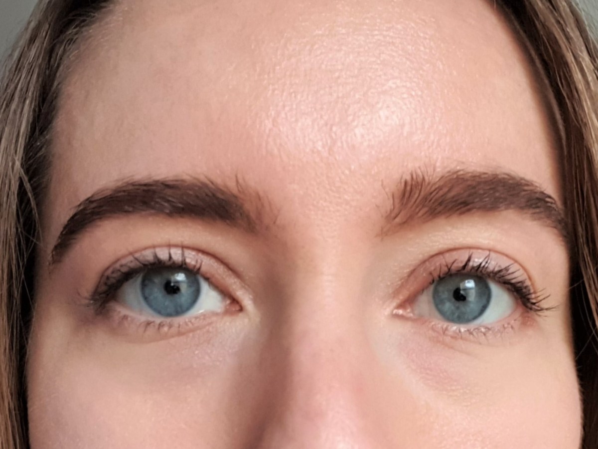 Zuii Organic Volume Mascara on lashes